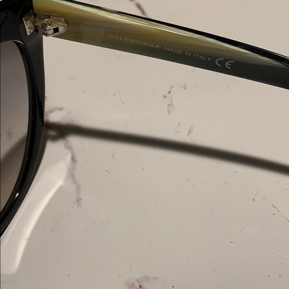 Balenciagas sunglasses - Picture 4 of 8
